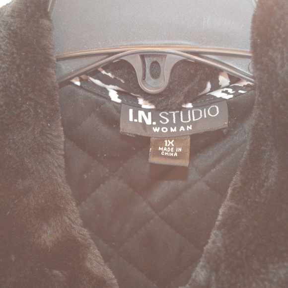 I.N. Studio Zebra Puffer Vest w/ Removable Fur - Picture 7 of 8